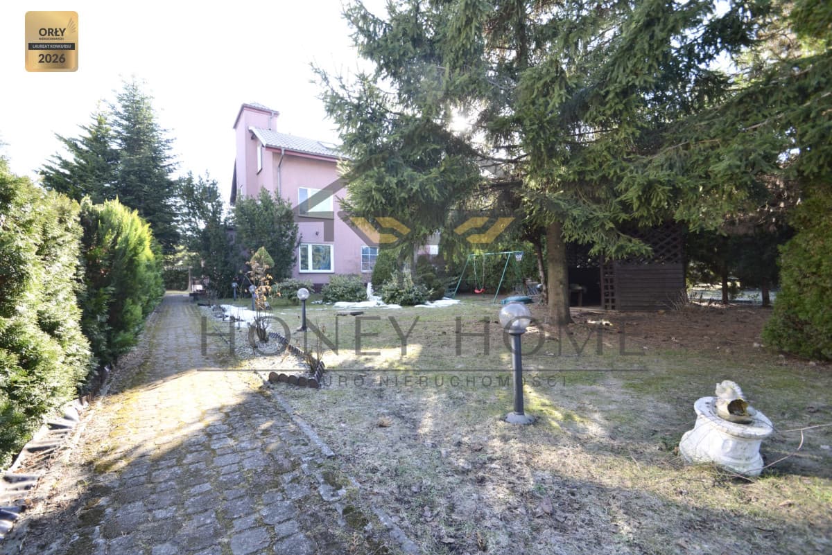 Dom/8 pokoi/garaż/2 mieszkania/działka 705m2 — zdjęcie 2