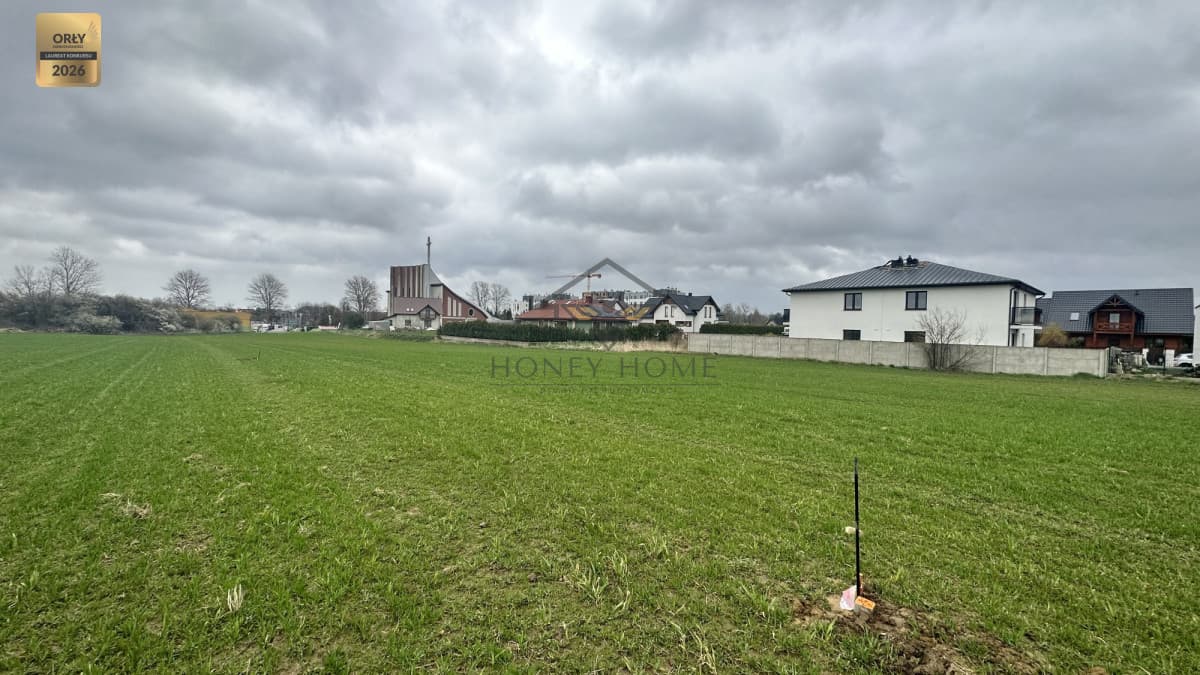 Atrakcyjna działka 750 m2 z warunkami zabudowy ! — zdjęcie 4